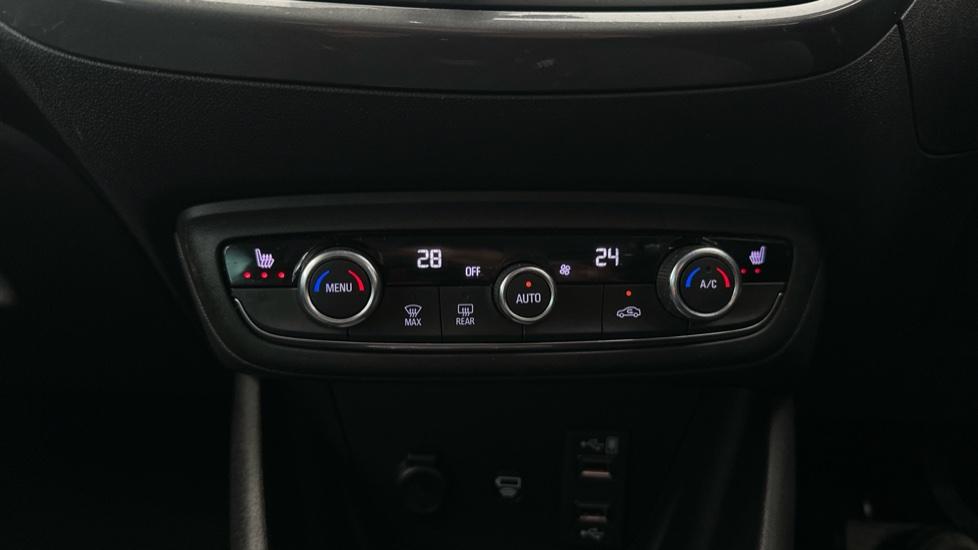 Air Conditioning /Dual Climate Control /Heated Seats 