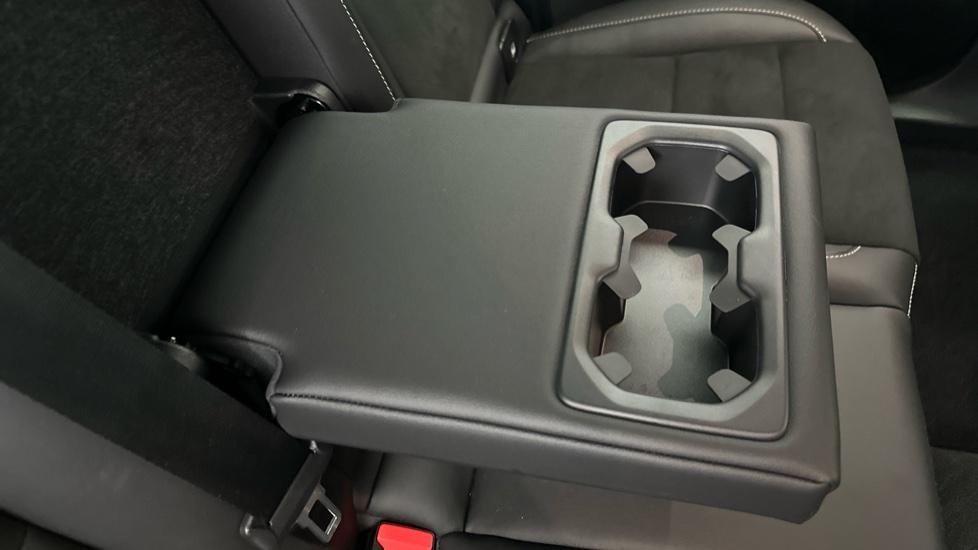 Rear Armrest/ Cup Holder