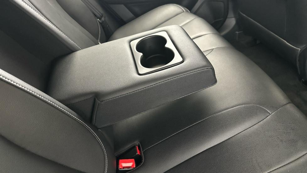 Rear Armrest/ Cup Holder