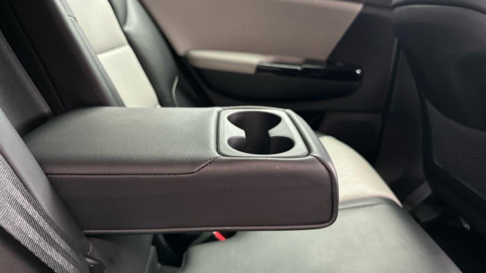 Rear Armrest/ Cup Holder