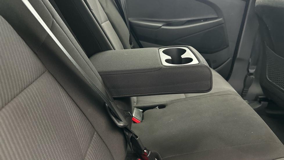 Rear Armrest/ Cup Holder