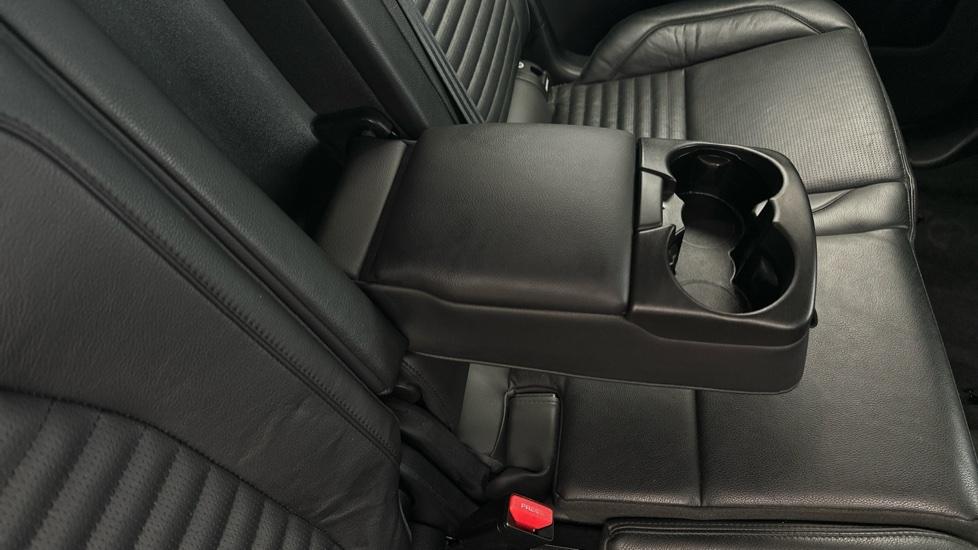 Rear Armrest/ Cup Holder