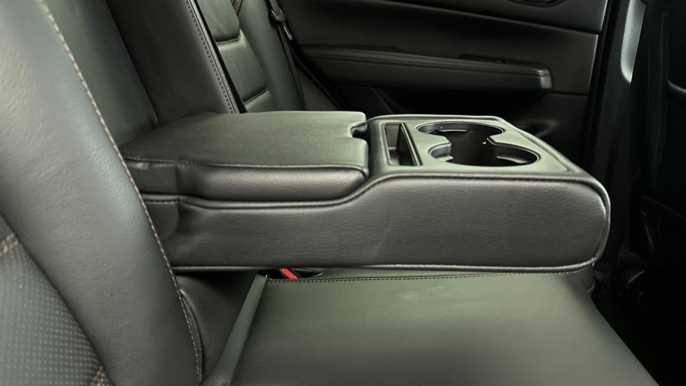 Rear Armrest/ Cup Holder