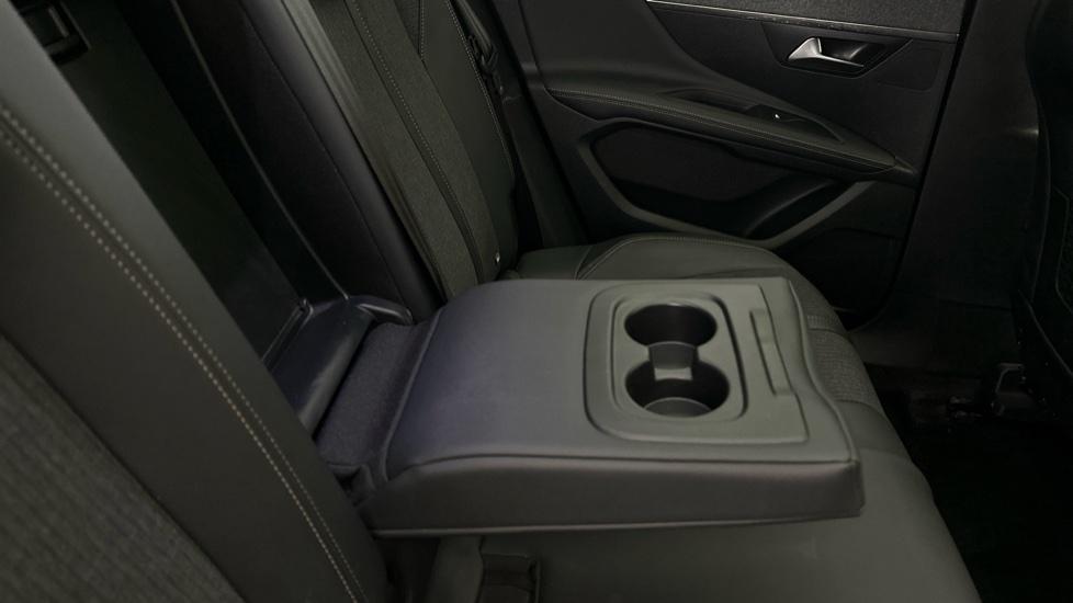 Rear Armrest/ Cup Holder