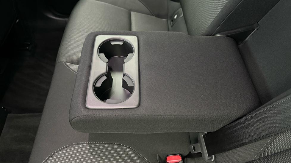 Rear Armrest/ Cup Holder