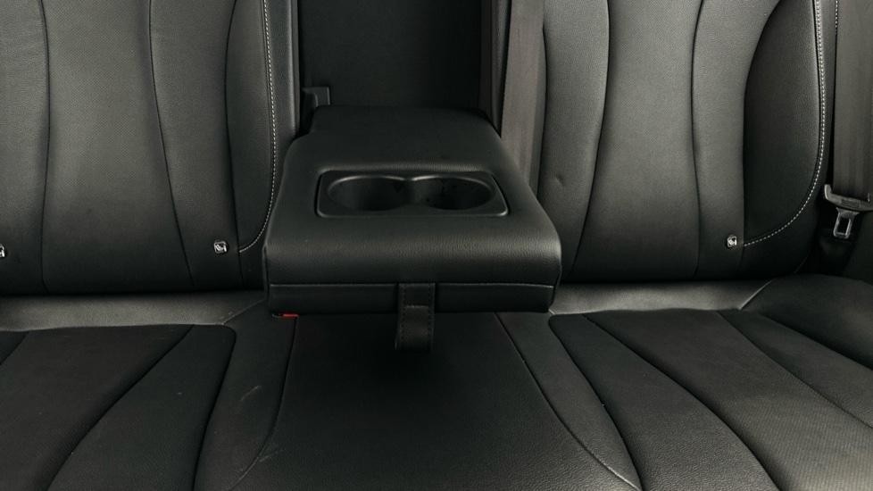 Rear Armrest/ Cup Holder