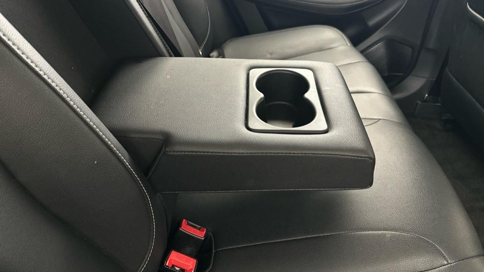 Rear Armrest/ Cup Holder