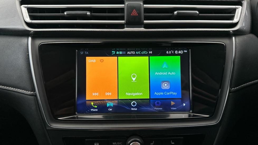 Apple Car Play & Android Auto