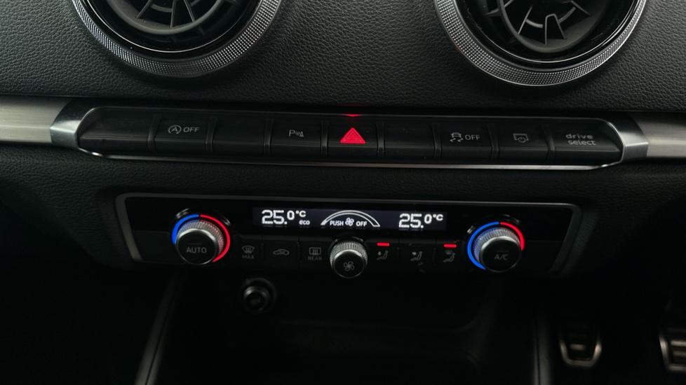 Air Conditioning / Dual Climate Control / Auto Stop/Start 