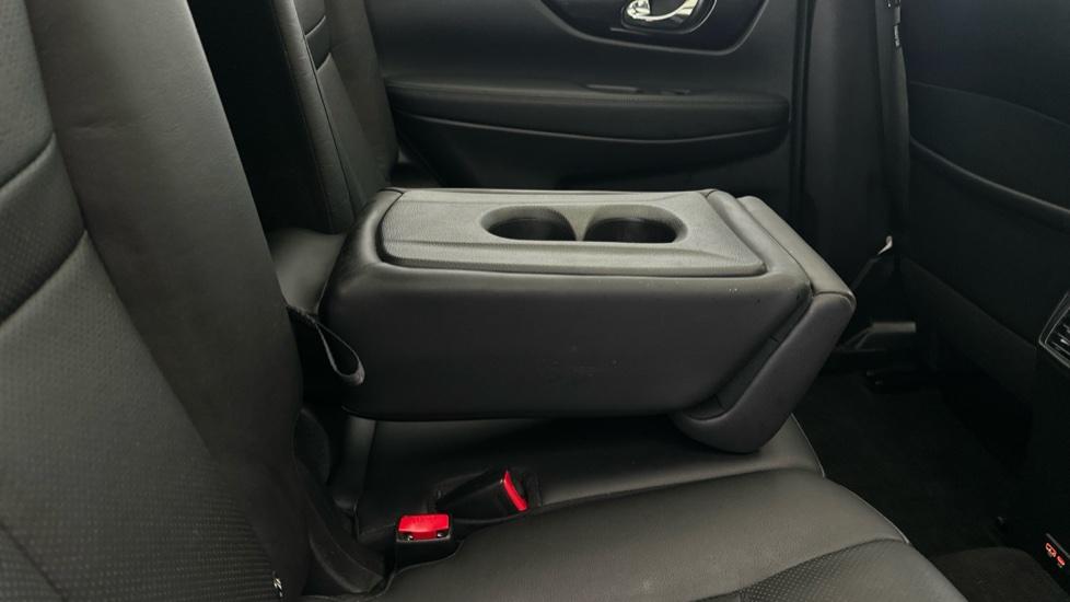 Rear Armrest/ Cup Holder