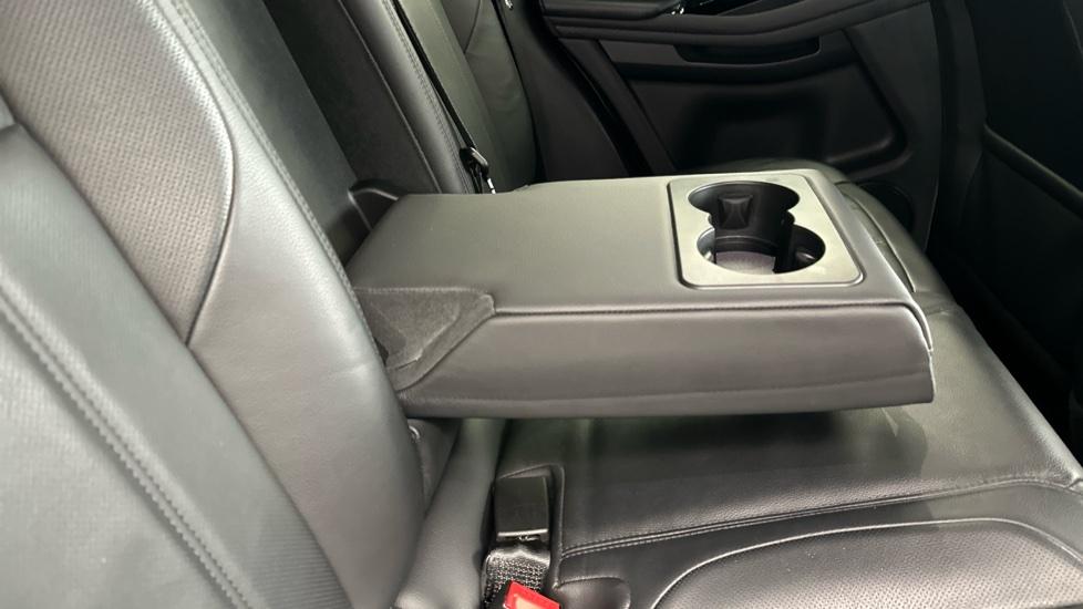 Rear Armrest/ Cup Holder