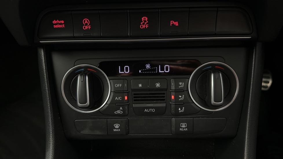 Air Conditioning/Dual Climate Control/Auto Stop/Start 