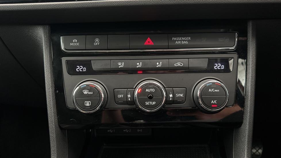 Dual Climate Control / Air Conditioning / Auto Stop/Start