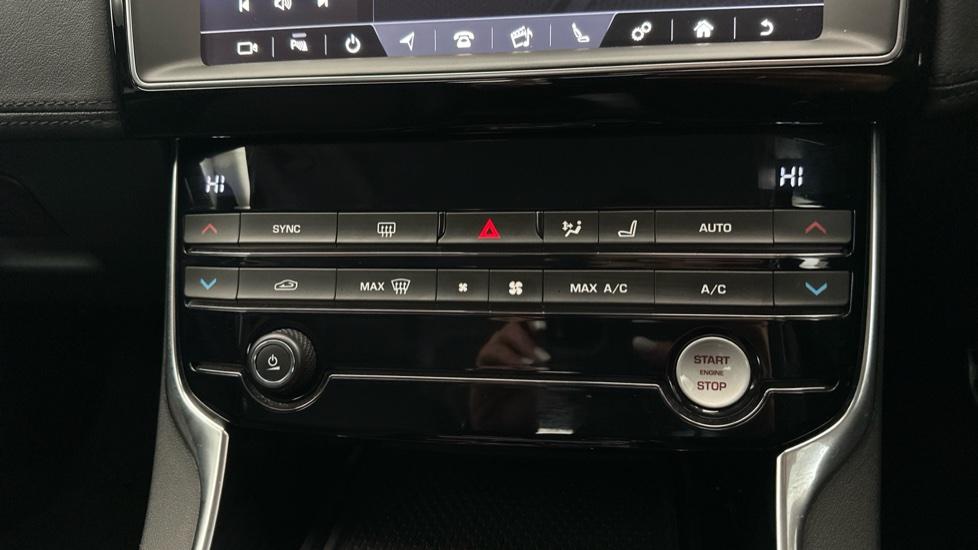 Air Conditioning /Dual Climate Control /Heated Seats 