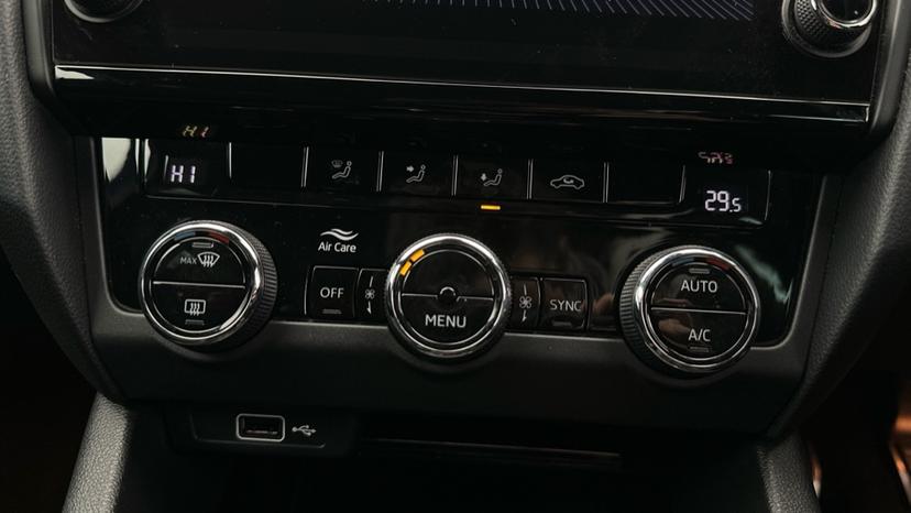 Air Conditioning /Dual Climate Control 