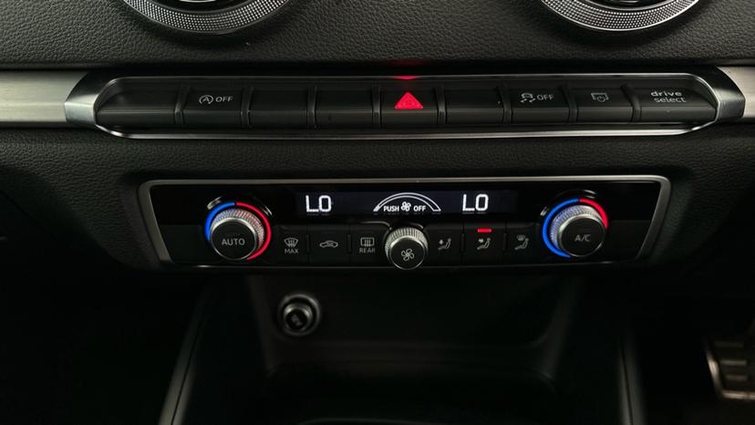 Auto Stop/Start/Air Conditioning /Dual Climate Control 