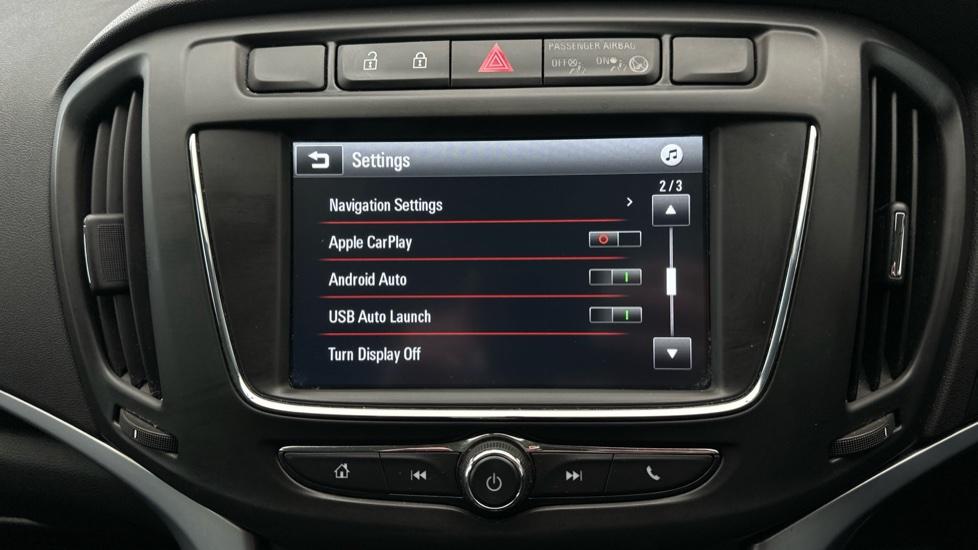 Apple CarPlay/Android Auto 