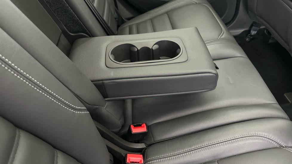 Rear Armrest/ Cup Holder