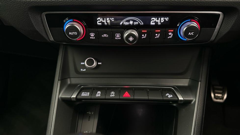 Dual Climate Control / Air Conditioning / Auto Stop/Start 