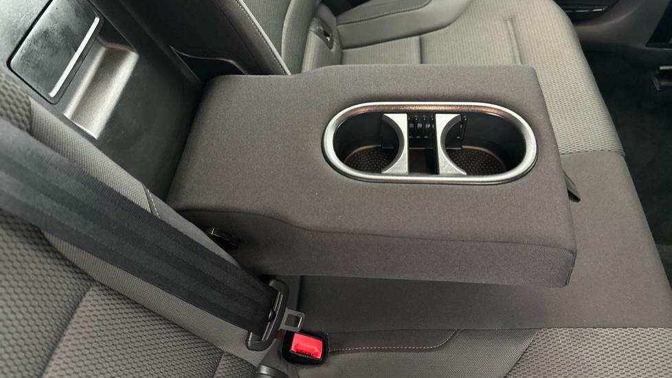 Rear Armrest/ Cup Holder