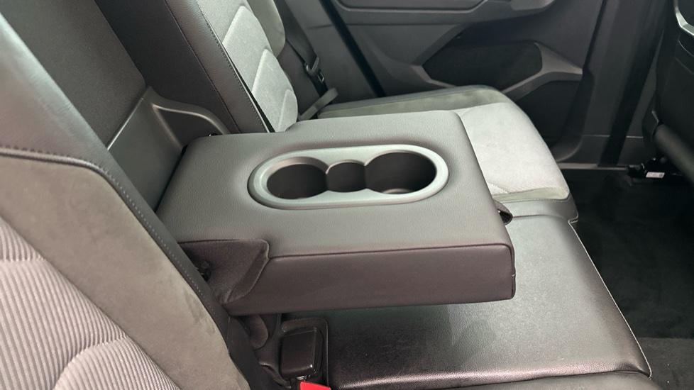 Rear Armrest/ Cup Holder