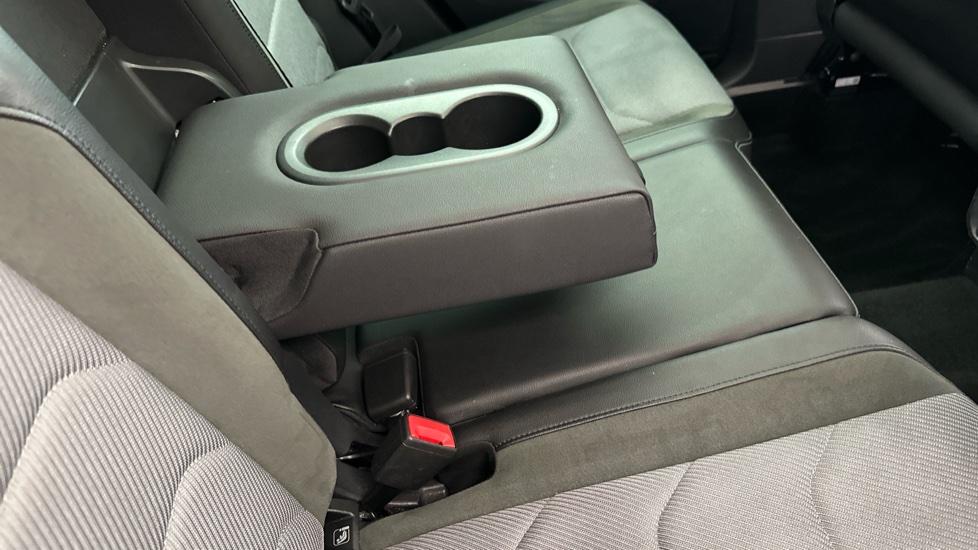 Rear Armrest/ Cup Holder