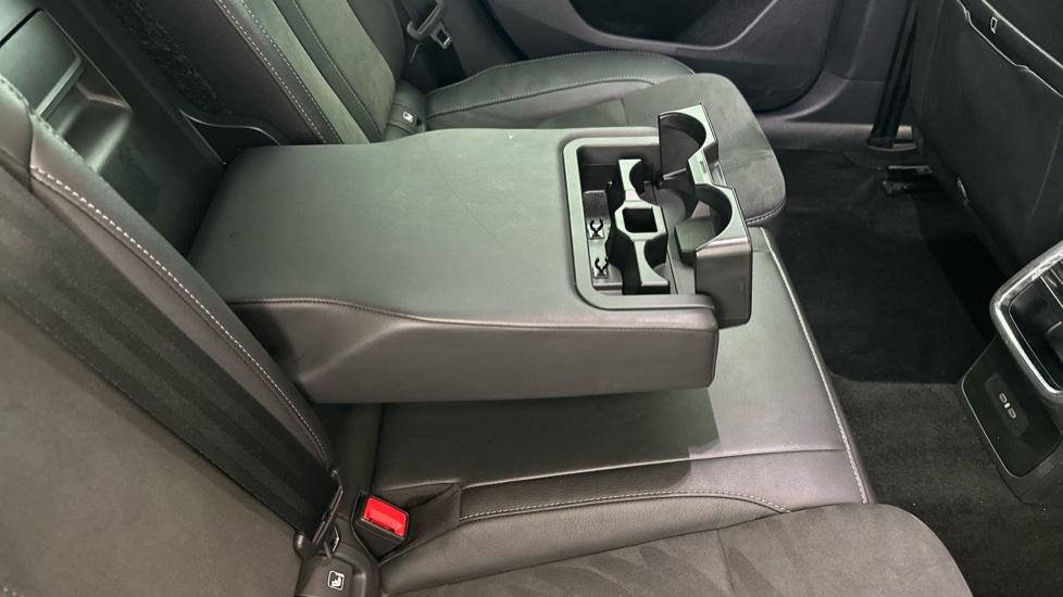 Rear Armrest/ Cup Holder