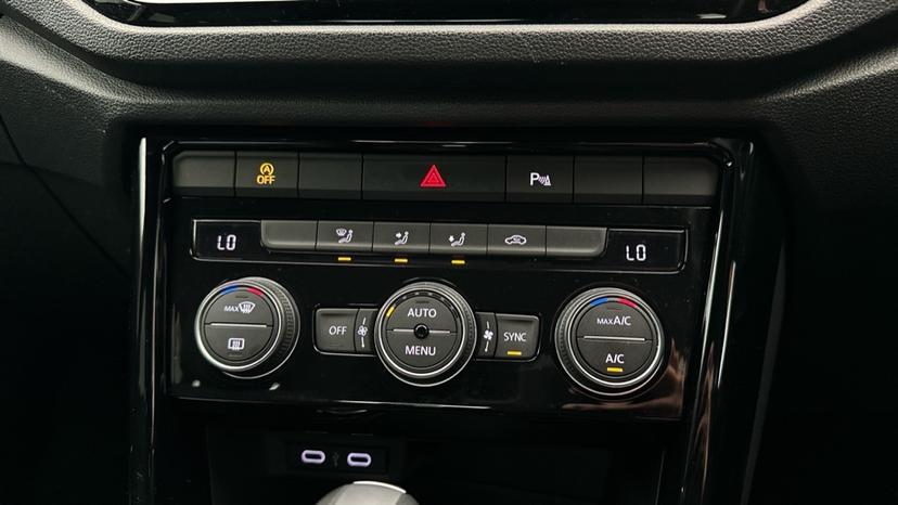 Dual Climate Control  / Air Conditioning  / Auto Stop/Start 