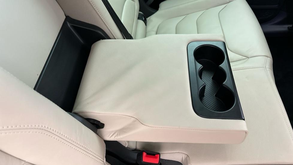 Rear Armrest/ Cup Holder