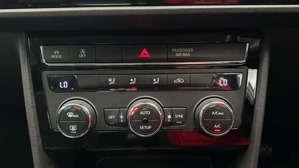 Air Conditioning / Dual Climate Control / Auto Stop/Start 