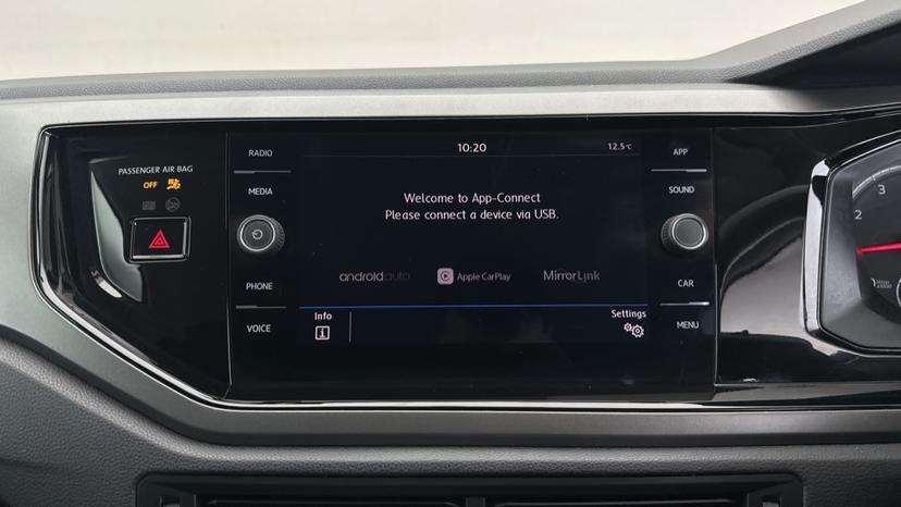 Apple CarPlay / Android Auto 