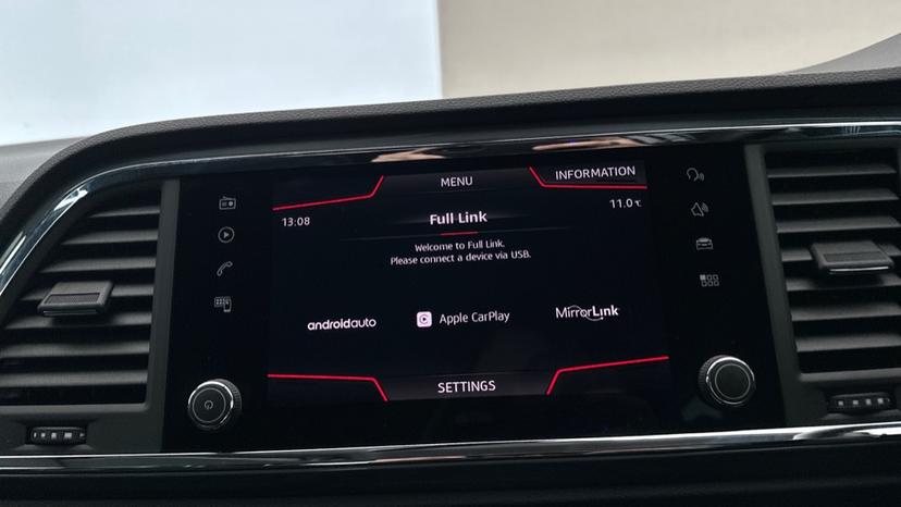 Apple CarPlay/Android Auto 