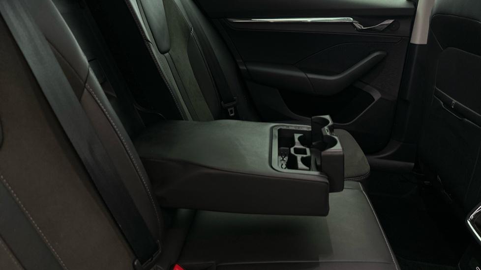 Rear Armrest/ Cup Holder