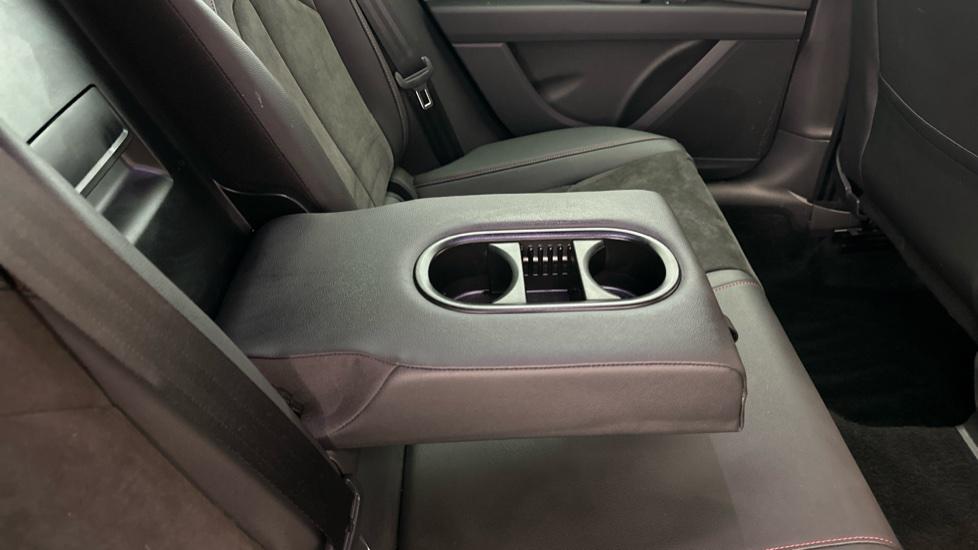 Rear Armrest/ Cup Holder