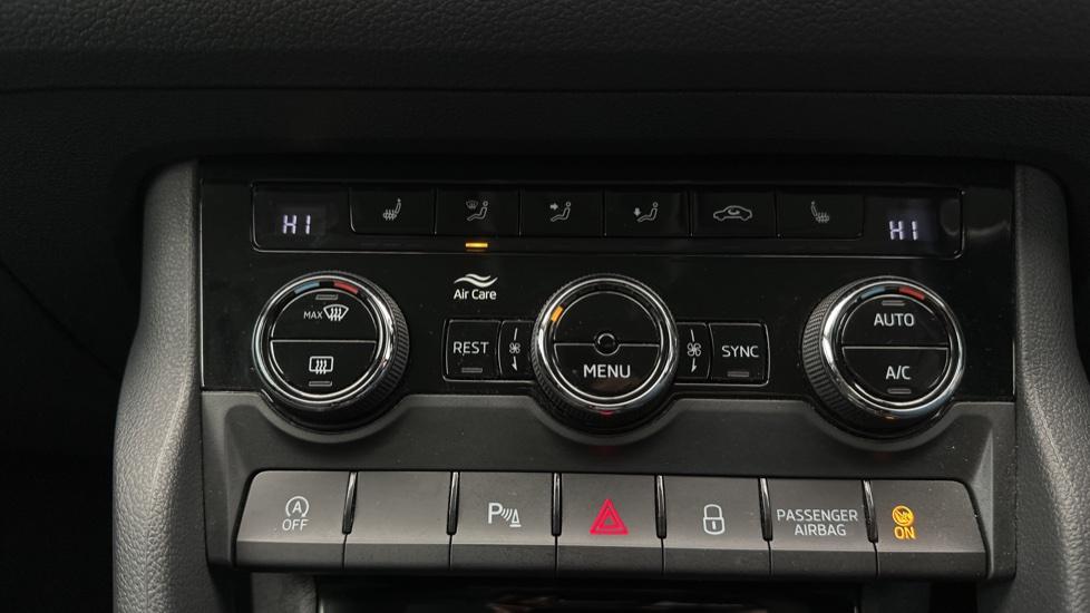 Dual Climate Control /Air Conditioning 