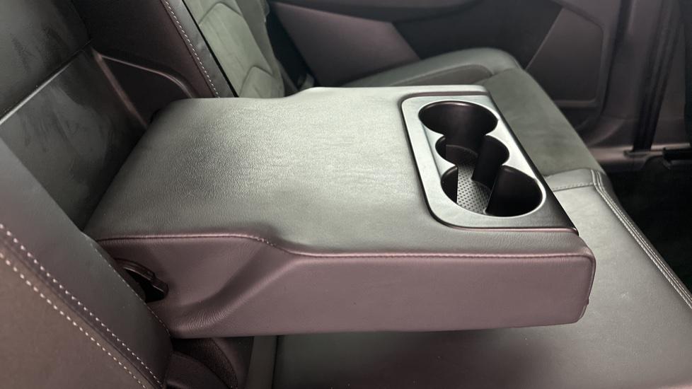 Rear Armrest/ Cup Holder