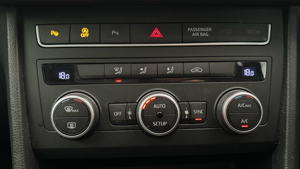 Air Conditioning /Dual Climate Control /Auto Stop/Start/Park Assist 