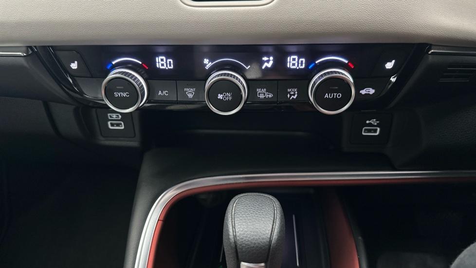 Dual Climate Control / Air Conditioning / Heated Seats 