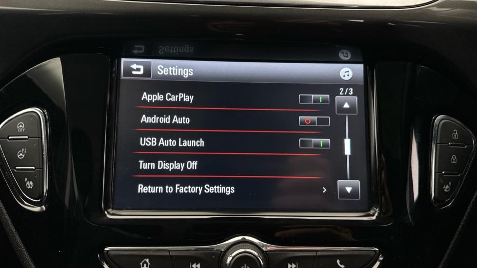 Apple CarPlay / Android Auto 