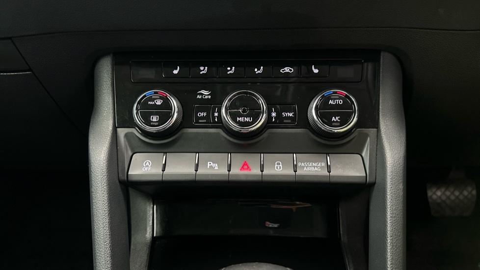 Dual Climate Control / Air Conditioning / Auto Stop/Start / Heated Seats 