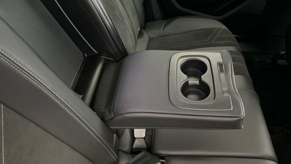 Rear Armrest/ Cup Holder