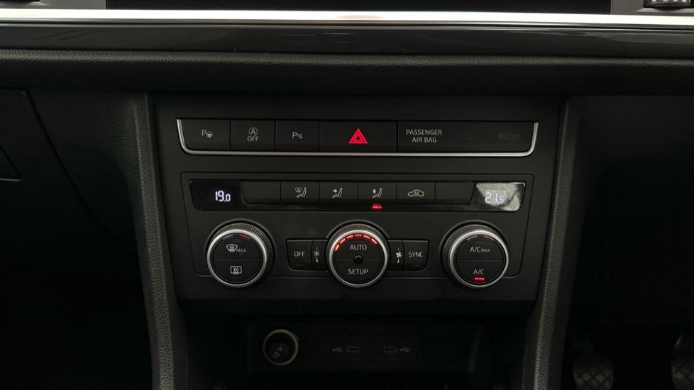 Air Conditioning /Dual Climate Control /Auto Stop/Start/Park Pilot 