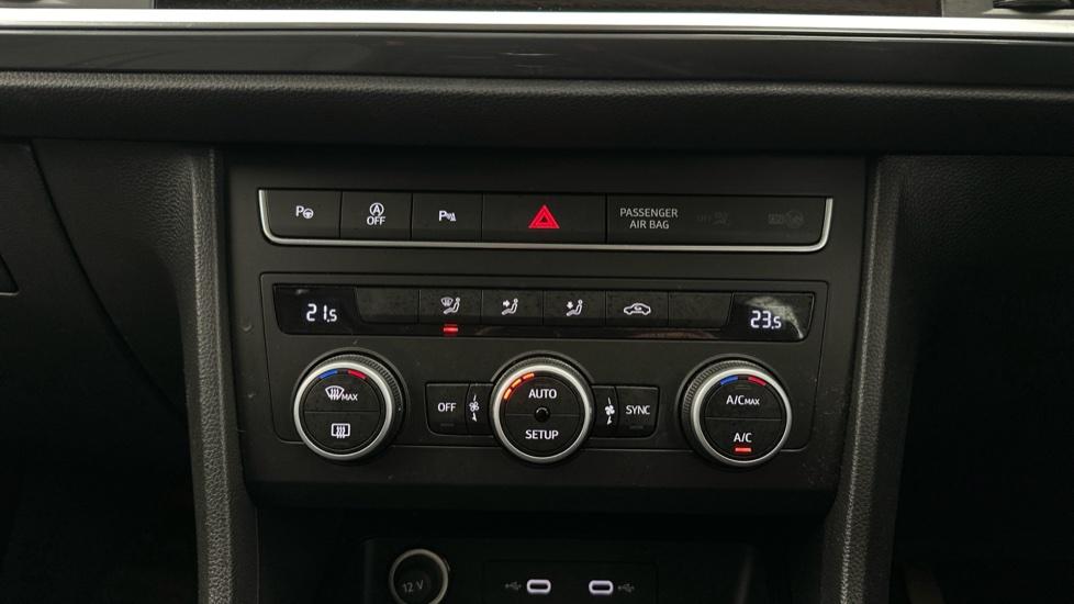 Auto Stop/Start/Auto Park /Air Conditioning /Dual Climate Control 