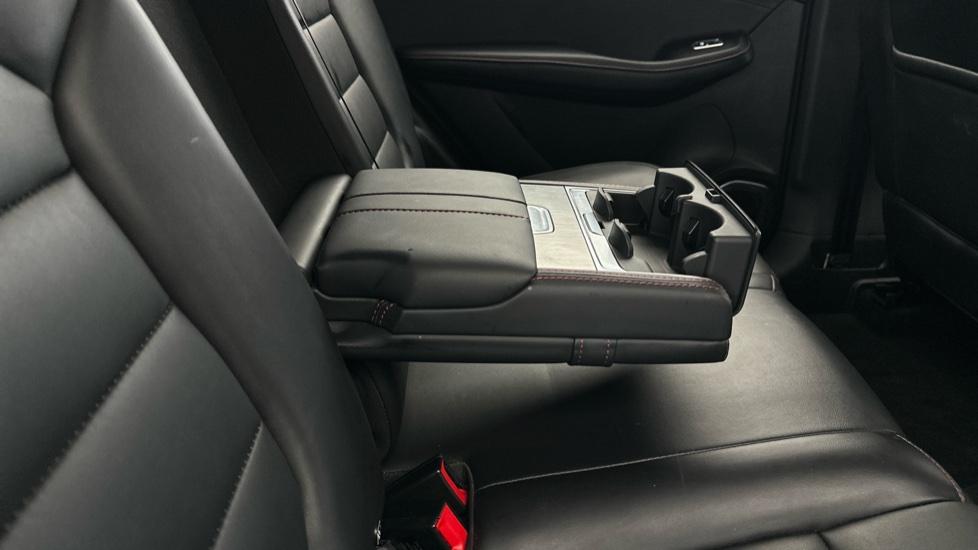 Rear Armrest/ Cup Holder