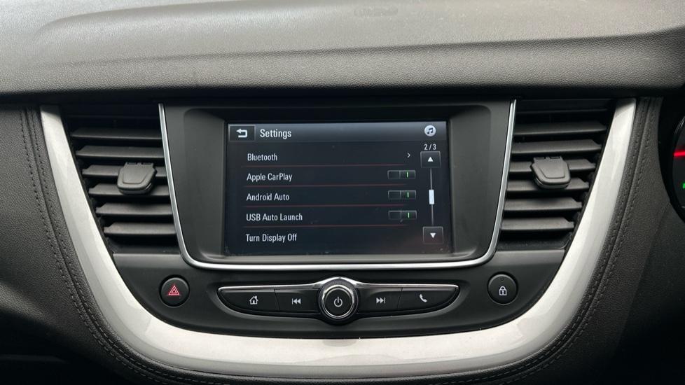 Apple CarPlay / Android Auto / Bluetooth 