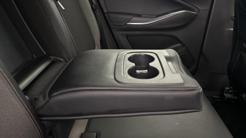 Rear Armrest/ Cup Holder