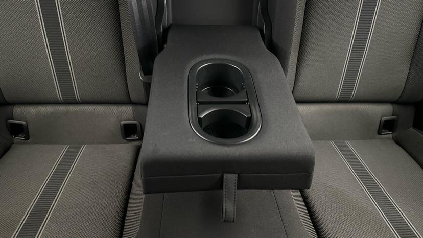 Rear Armrest/ Cup Holder