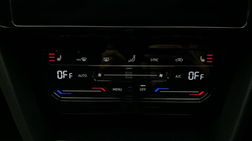 Air Conditioning /Dual Climate Control /Heated Seats 