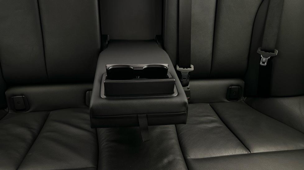 Rear Armrest/ Cup Holder