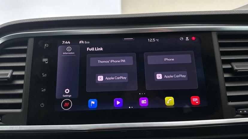 Apple CarPlay/Android Auto 